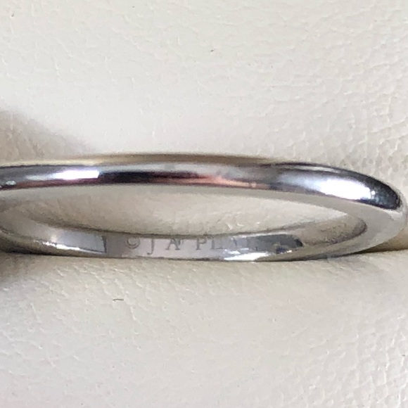 Platinum Sapphire solitaire ring - Picture 6 of 8